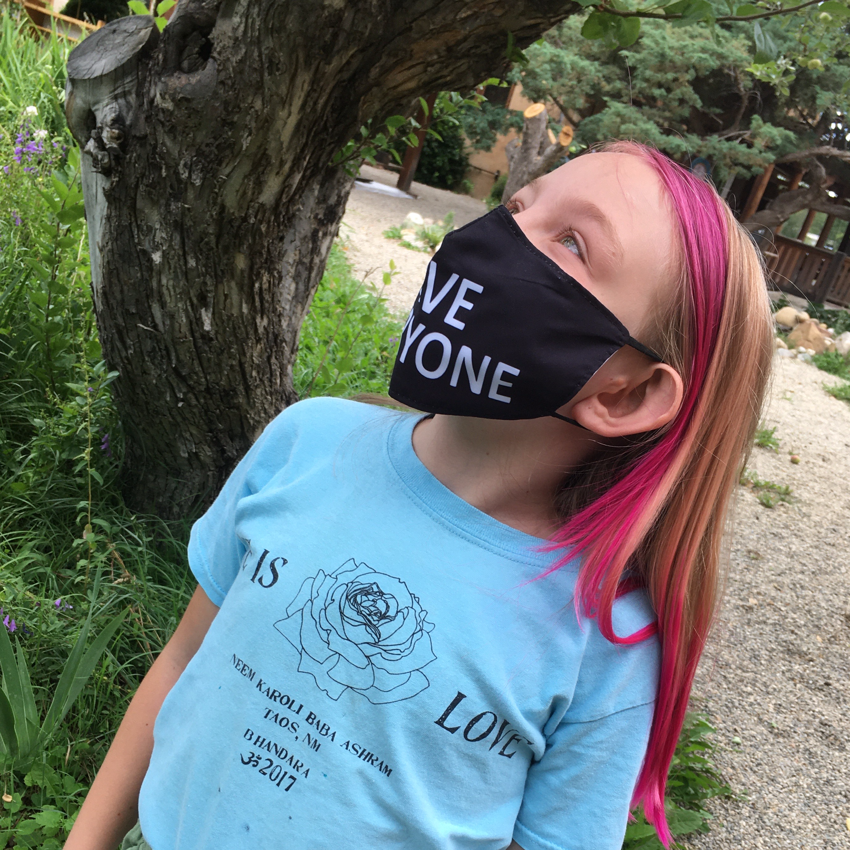 LOVE EVERYONE FACE MASK